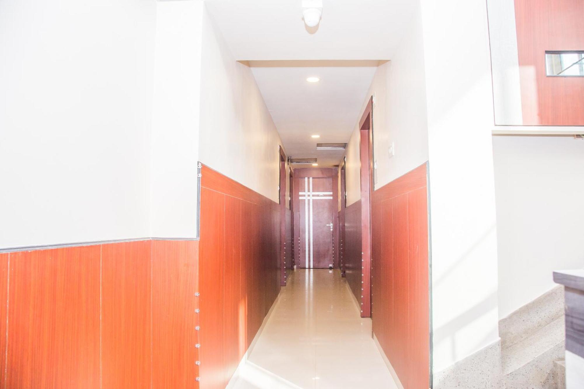 Oyo Hotel Executive Inn อการ์ตาลา ภายนอก รูปภาพ