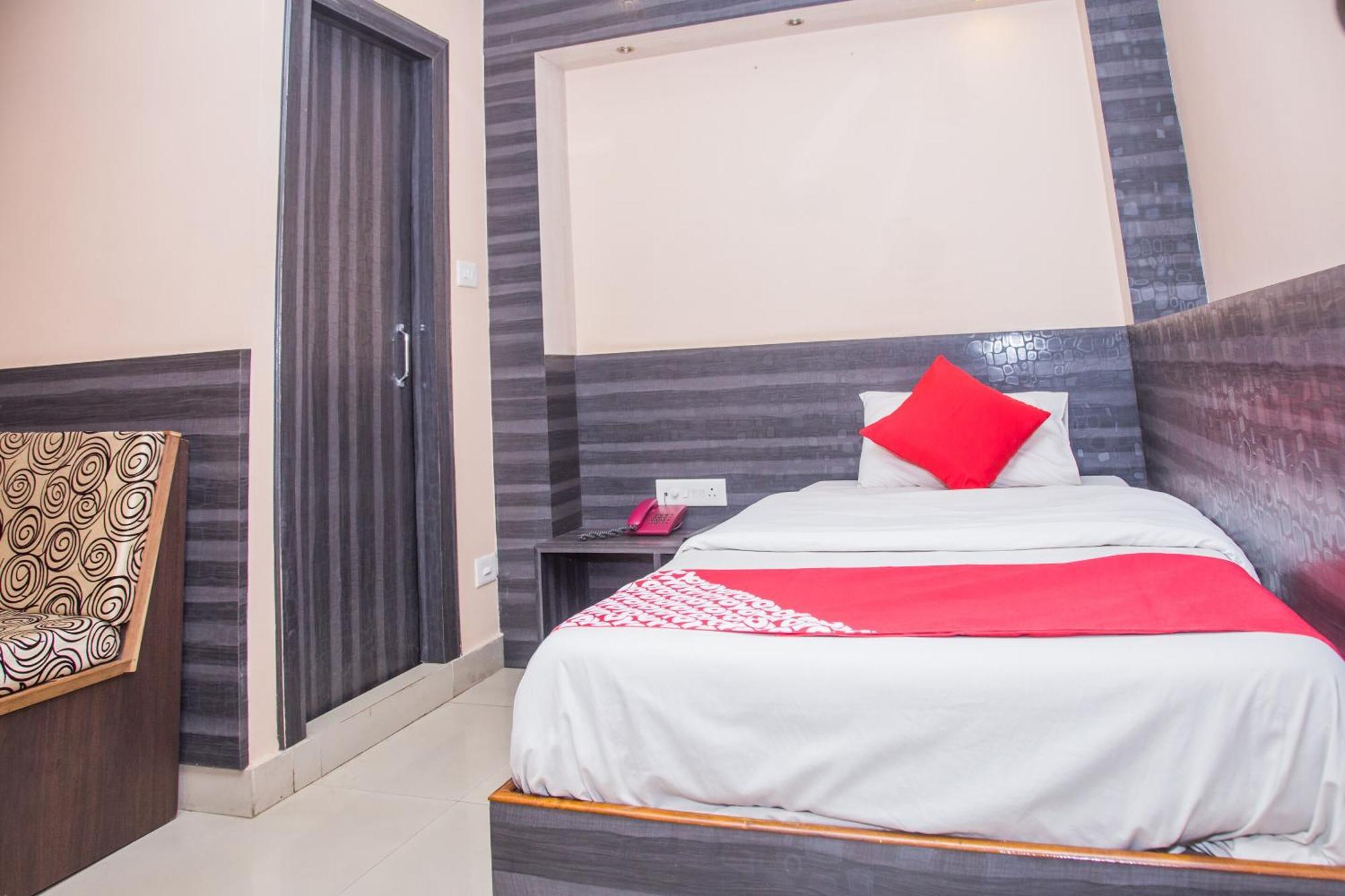 Oyo Hotel Executive Inn อการ์ตาลา ภายนอก รูปภาพ